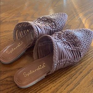 Effortless woven light brown mules